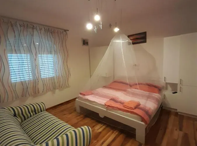 شقة Bella Badacsony Apartmanhaz *