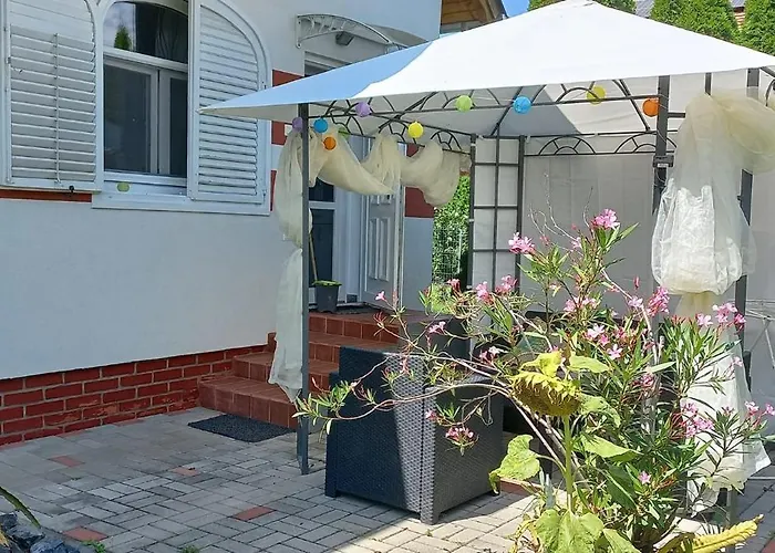 شقة Bella Badacsony Apartmanhaz *