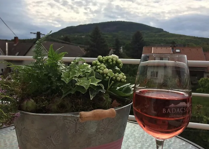 شقة Bella Badacsony Apartmanhaz