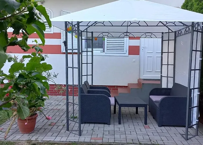 شقة Bella Badacsony Apartmanhaz *